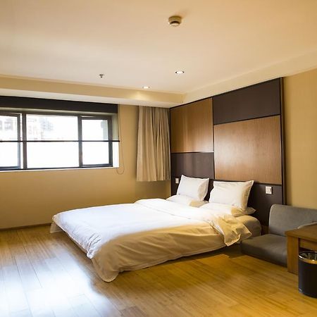 Ji Hotel Wuhan Guanggu Plaza Екстериор снимка