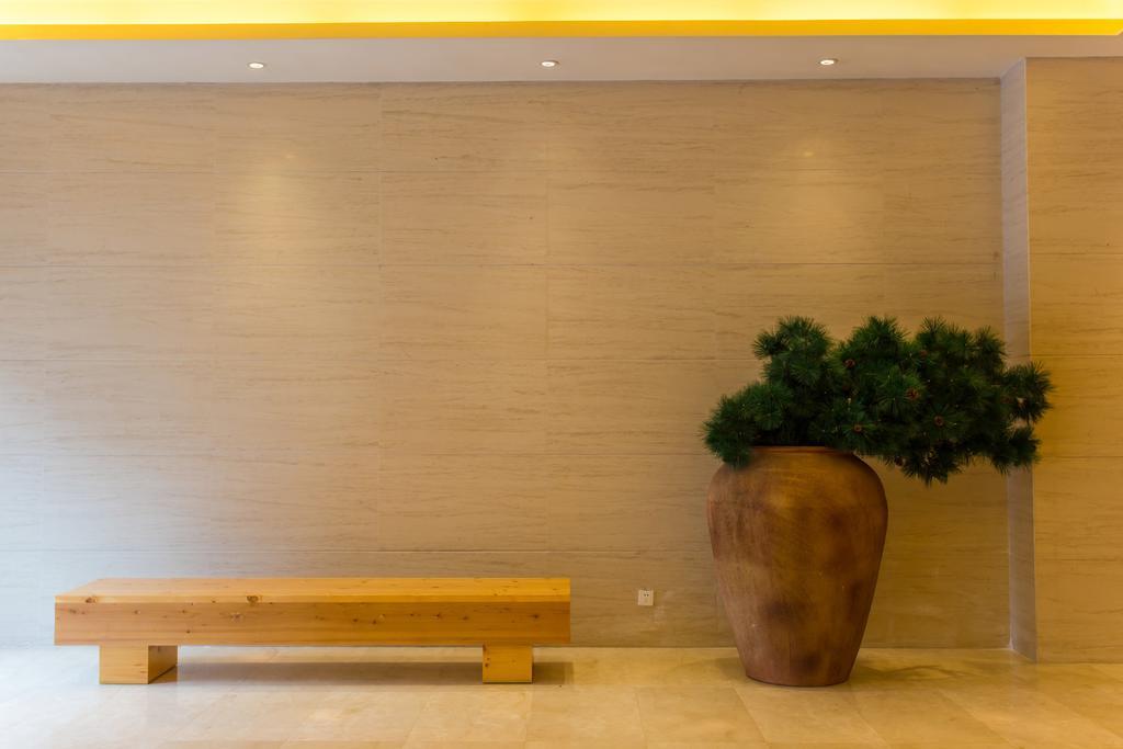Ji Hotel Wuhan Guanggu Plaza Екстериор снимка