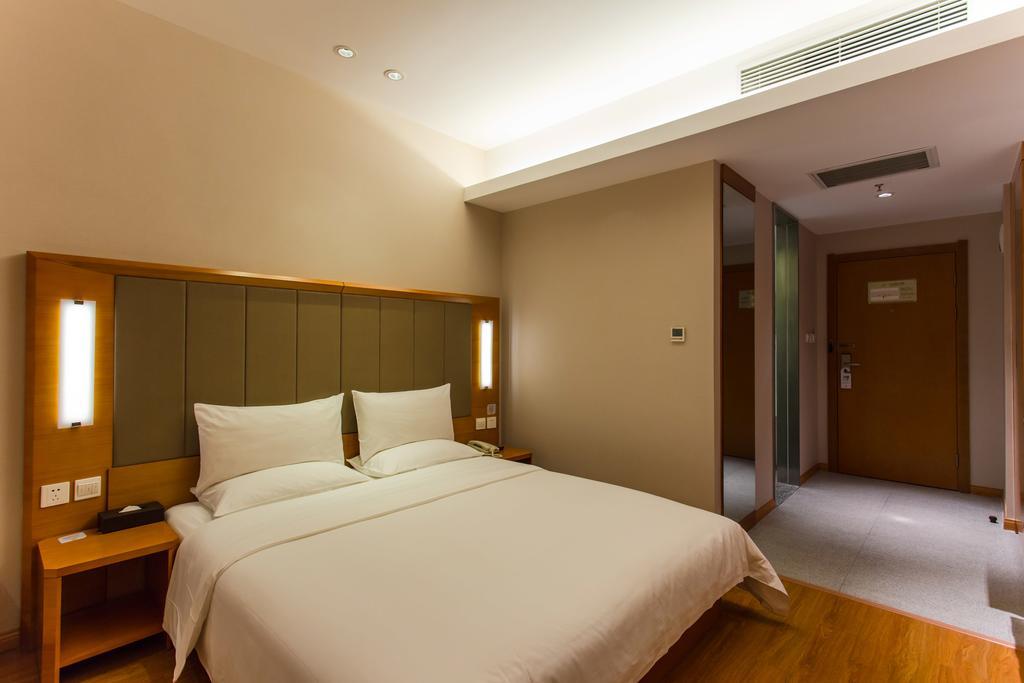 Ji Hotel Wuhan Guanggu Plaza Стая снимка