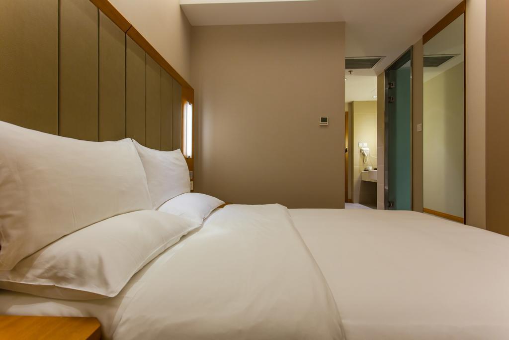 Ji Hotel Wuhan Guanggu Plaza Стая снимка