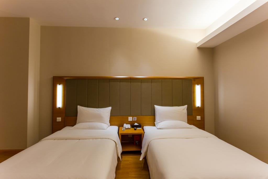 Ji Hotel Wuhan Guanggu Plaza Стая снимка