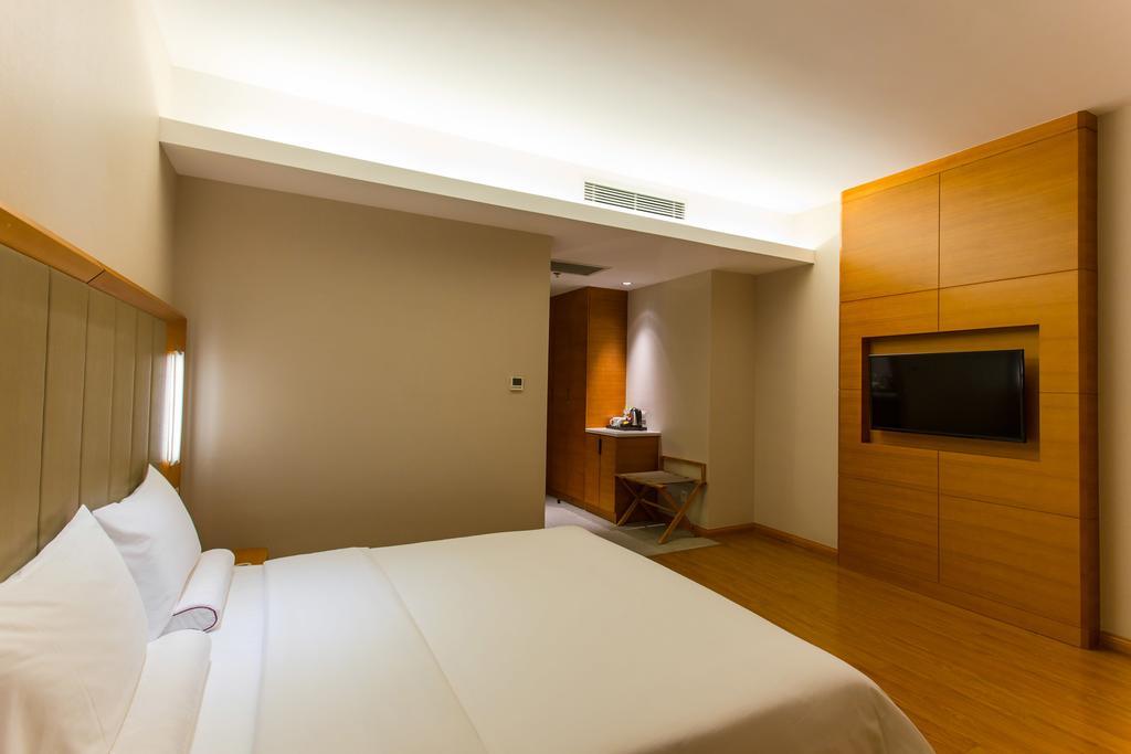 Ji Hotel Wuhan Guanggu Plaza Стая снимка