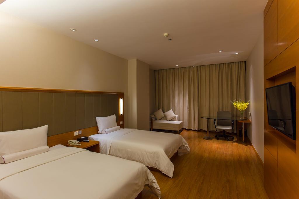 Ji Hotel Wuhan Guanggu Plaza Стая снимка