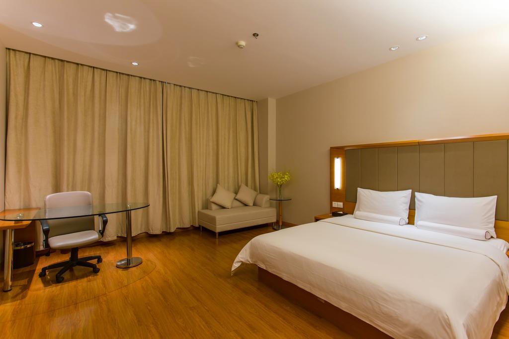 Ji Hotel Wuhan Guanggu Plaza Стая снимка