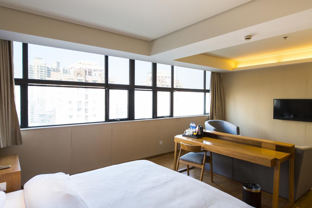 Ji Hotel Wuhan Guanggu Plaza Екстериор снимка