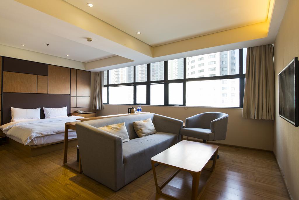 Ji Hotel Wuhan Guanggu Plaza Екстериор снимка