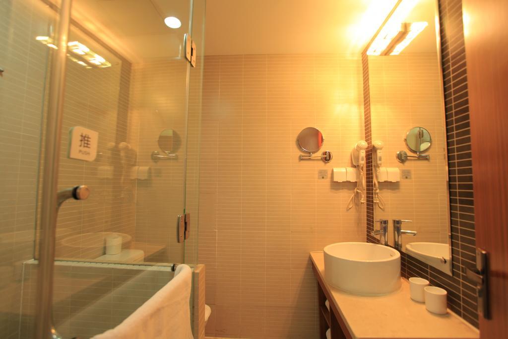 Ji Hotel Wuhan Guanggu Plaza Стая снимка