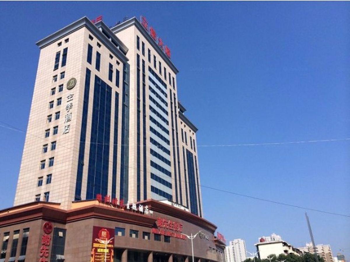 Ji Hotel Wuhan Guanggu Plaza Екстериор снимка