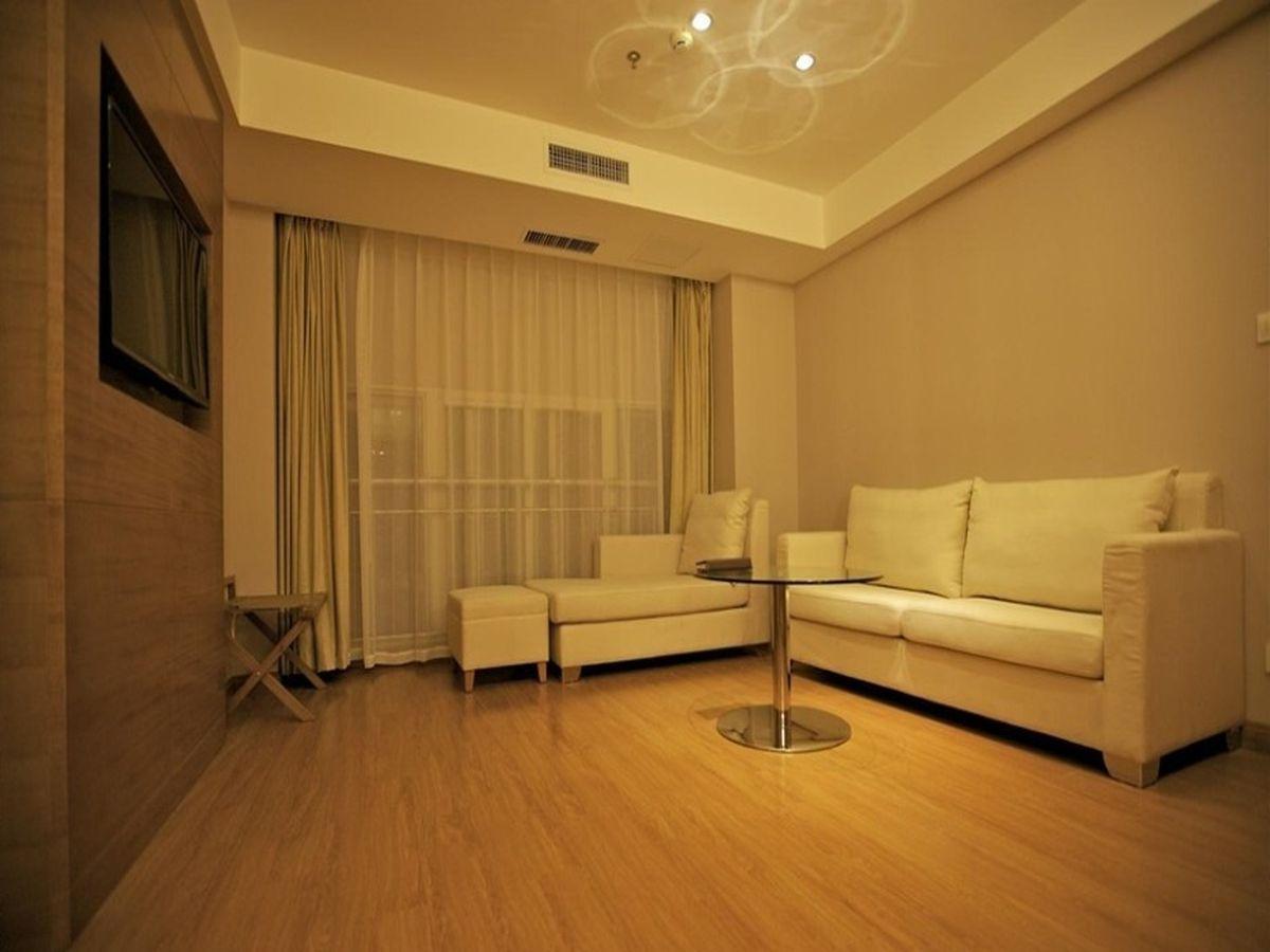 Ji Hotel Wuhan Guanggu Plaza Екстериор снимка