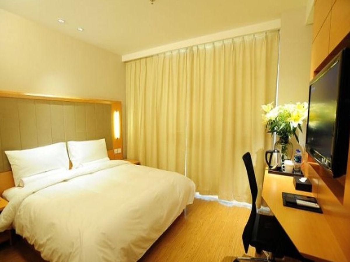 Ji Hotel Wuhan Guanggu Plaza Екстериор снимка